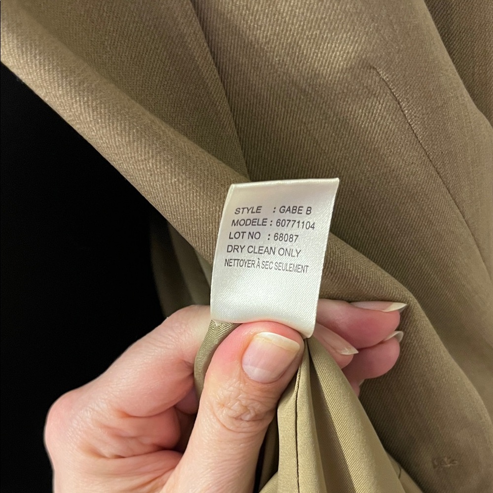 Classic GabeB Women’s Blazer - Picture 4 of 5